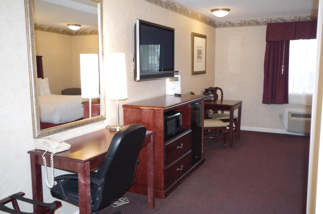 Shiretown Inn & Suites Houlton Екстериор снимка