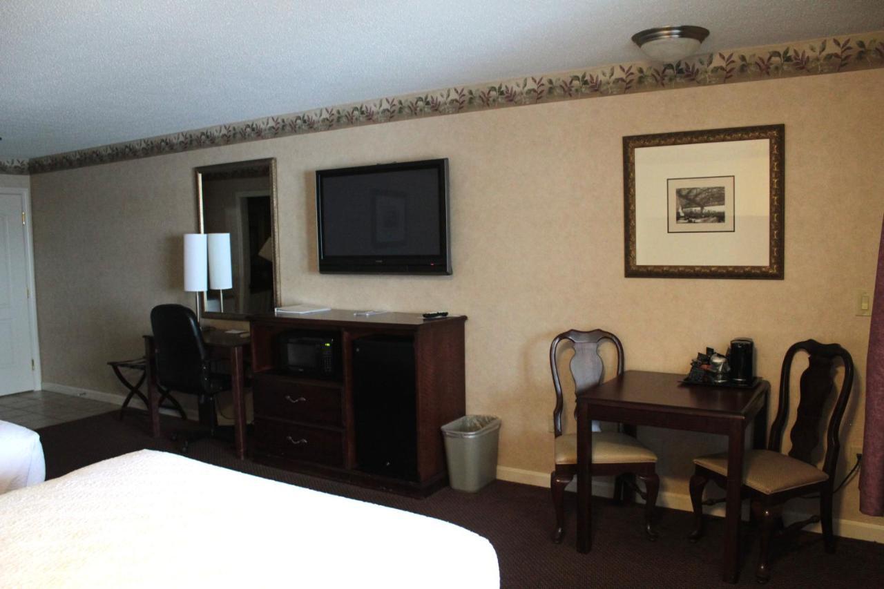 Shiretown Inn & Suites Houlton Екстериор снимка