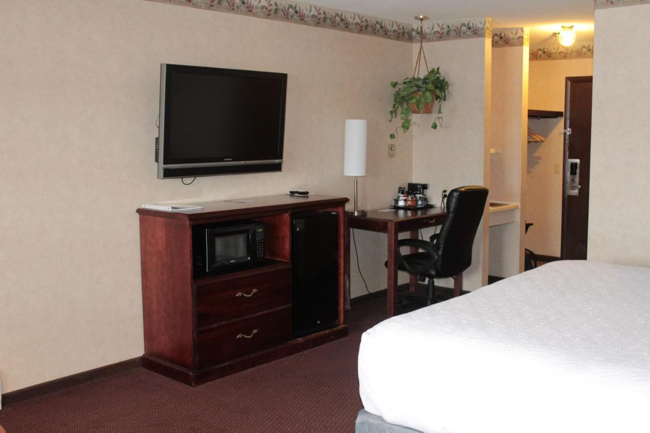 Shiretown Inn & Suites Houlton Екстериор снимка